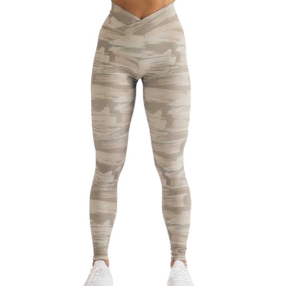 Alphalete Women’s Surface Power Legging – Desert Canvas Camo
